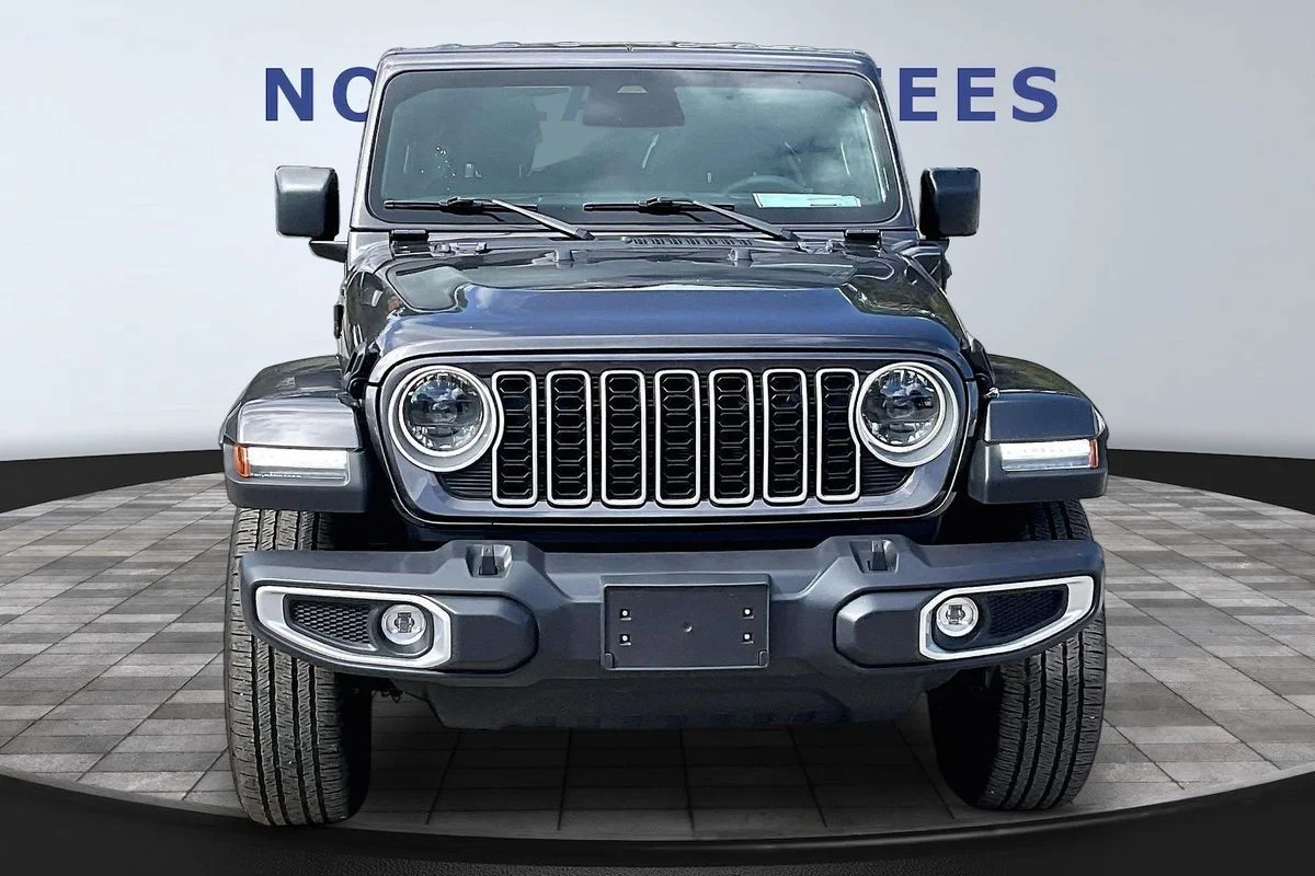Used 2025  Jeep Sahara 4xe image 2