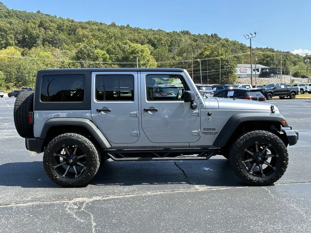 Used 2015 Silver Jeep Unlimited Sport image 6