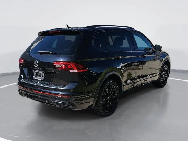 Used 2022 Black Volkswagen 2.0T SE R-Line Black image 3