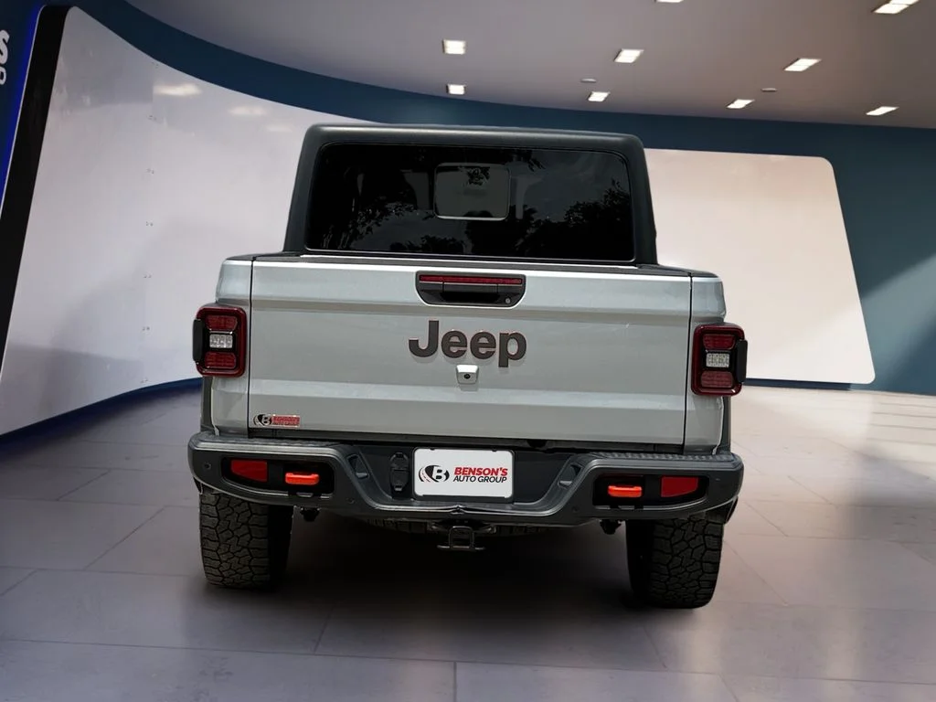 Used 2023 Silver Jeep Mojave image 4