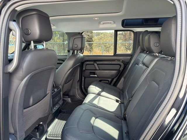 2025 Land Rover Defender S - Photo 18