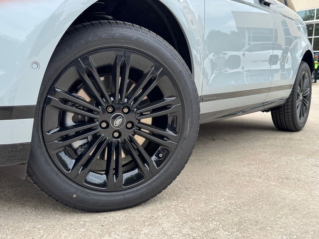 New 2026 Arroios Grey Land Rover  image 2