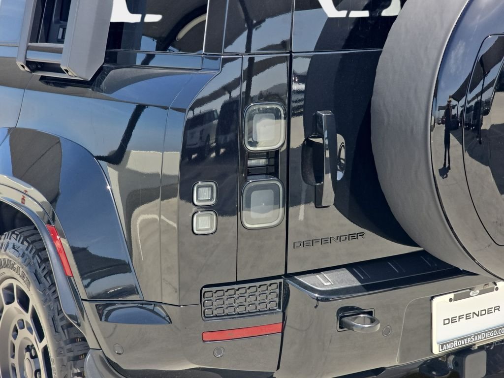 New 2026 Narvik Black Land Rover OCTA Black image 36