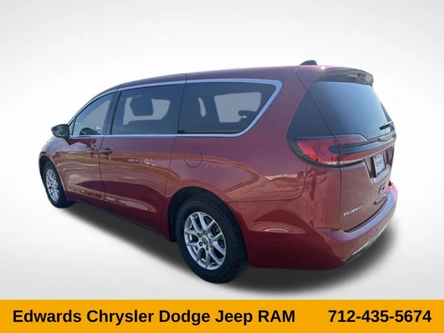 Used 2025 Red Chrysler Select image 5