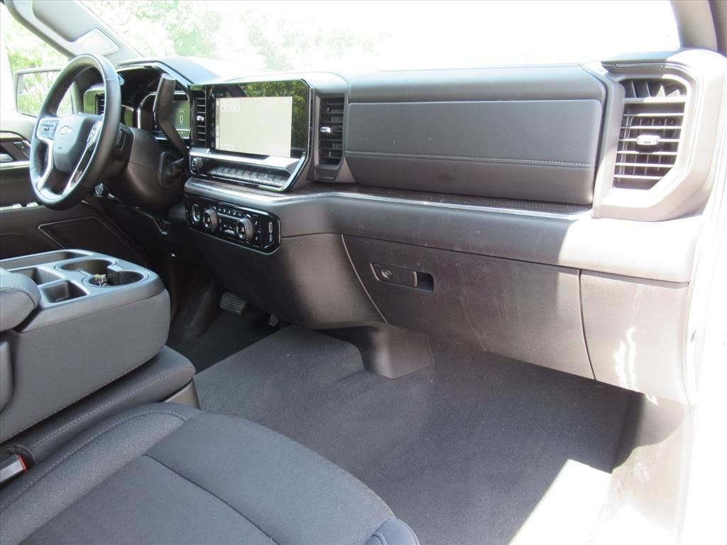 Used 2024 White Chevrolet LT image 11