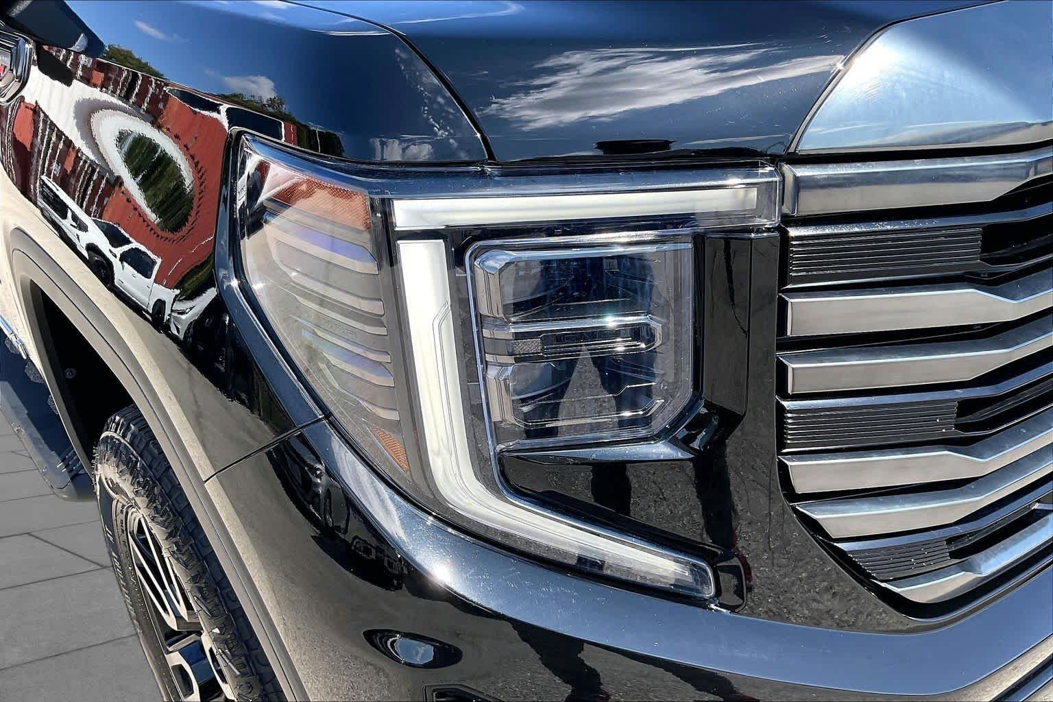 Used 2023 Onyx Black GMC AT4 image 28