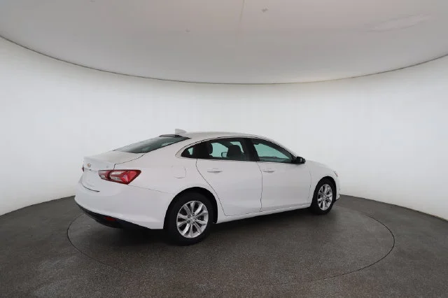 Used 2021 White Chevrolet LT image 19