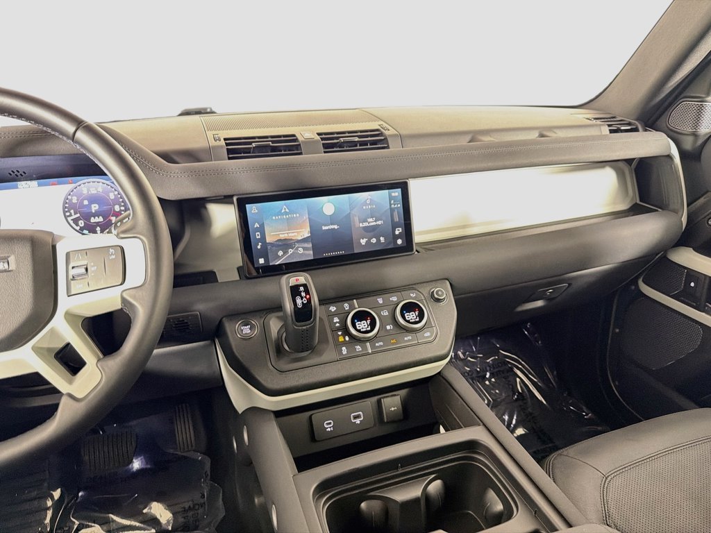 Used 2023 Silver Land Rover S image 24
