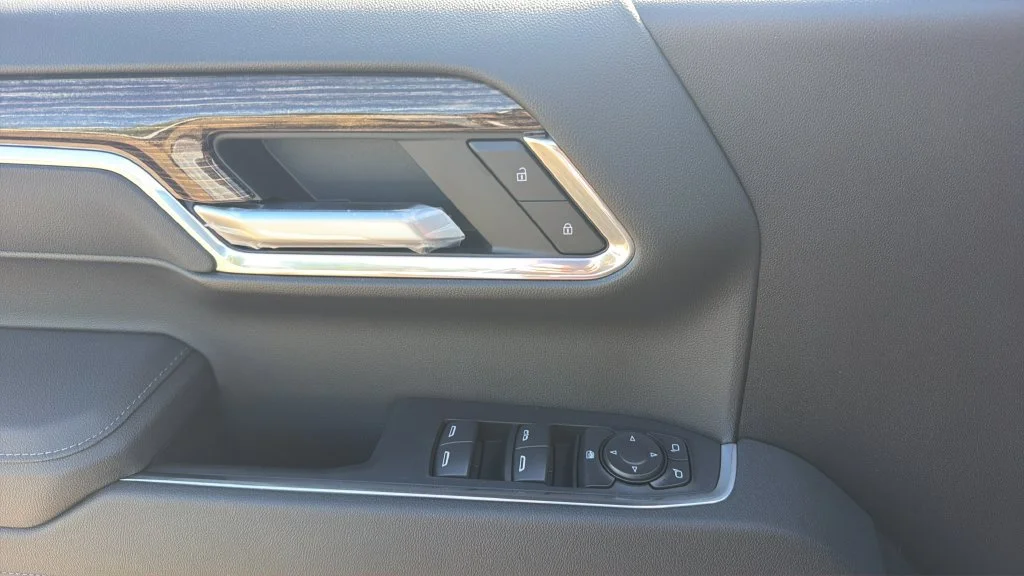 New 2026 Summit White GMC Elevation image 18