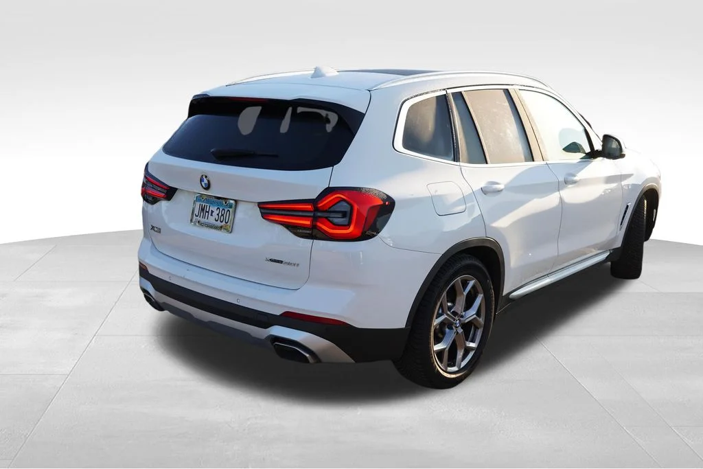 Used 2023 Alpine White BMW xDrive30i image 3