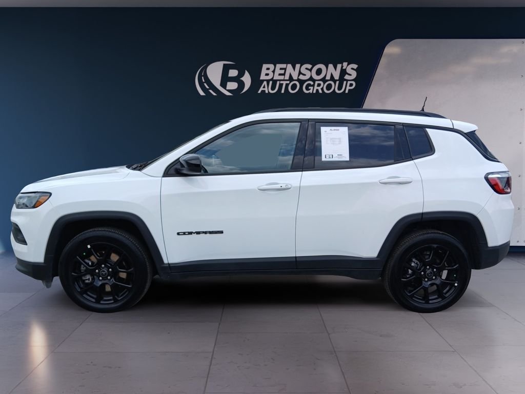 Used 2026 White Jeep Latitude image 2