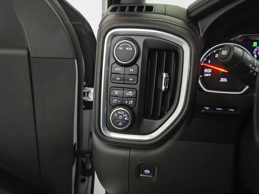 Used 2020 Iridescent Pearl Tricoat Chevrolet LTZ image 28