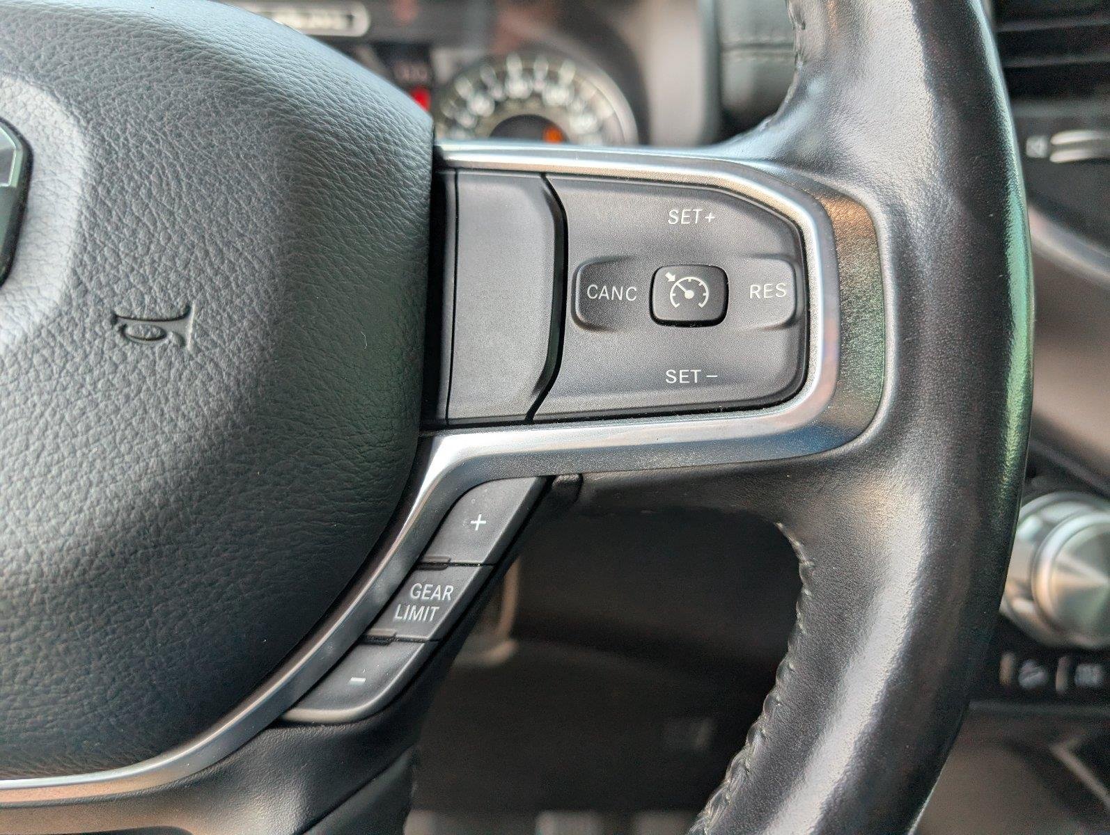 Used 2020 Diamond Black Crystal Pearlcoat Ram Laramie image 28
