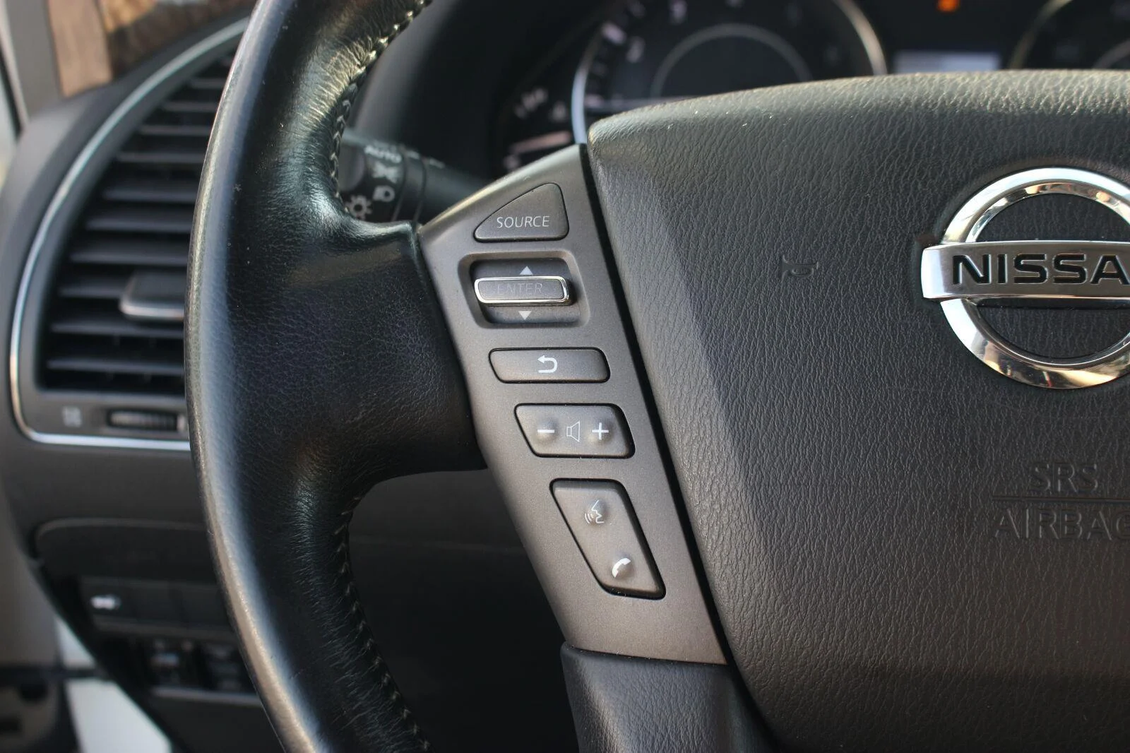 Used 2019 White Nissan SL image 22