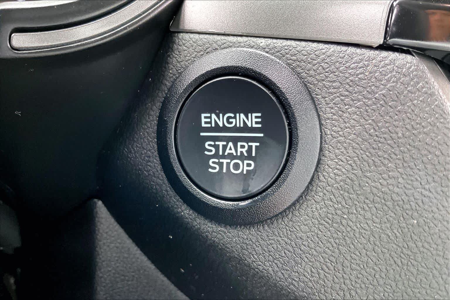 Used 2024 Oxford White Ford Active image 32