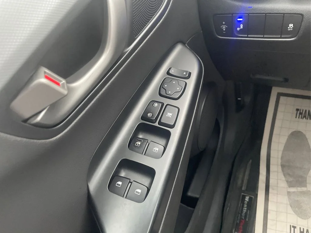 Used 2018 Ultra Black Hyundai Limited image 32