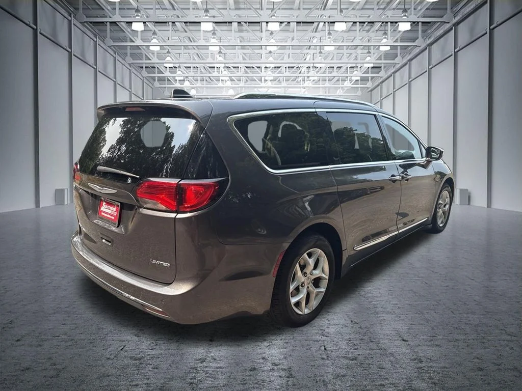 Used 2020 Gray Chrysler Limited image 5