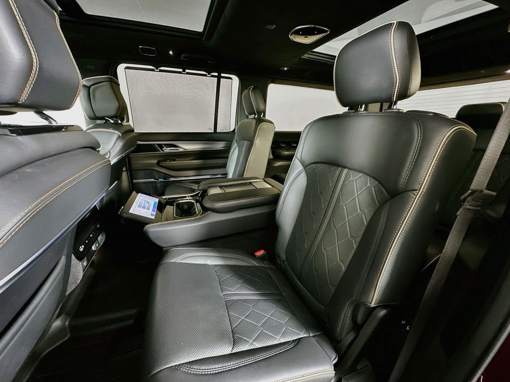 Used 2023 Velvet Jeep Series III image 24