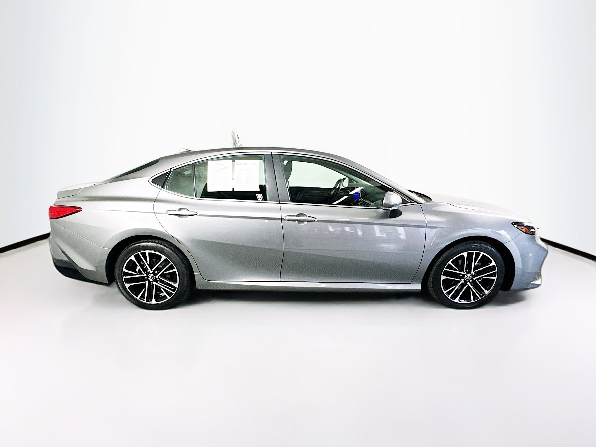 2025 Toyota Camry thumbnail 4