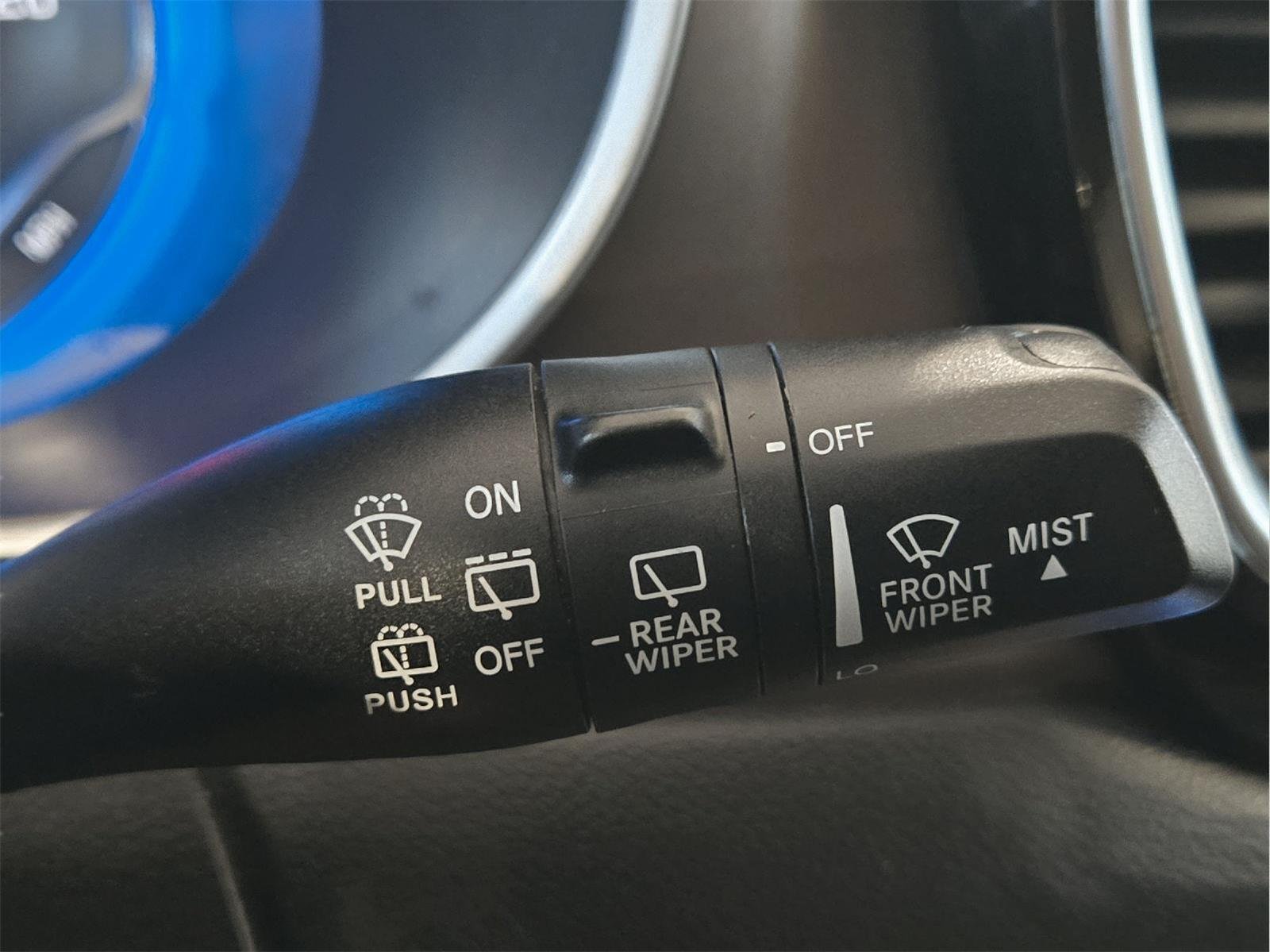 Used 2019 GRAY CHRYSLER L image 17