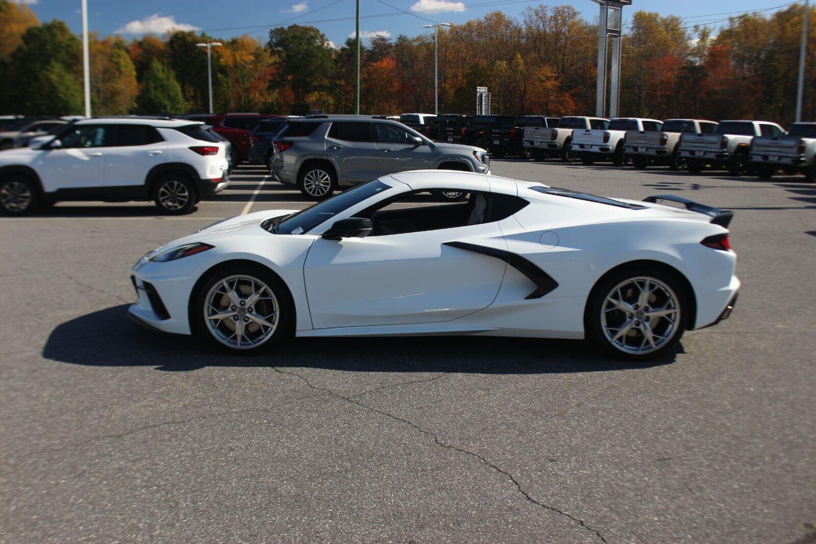 Used 2020 ARCTIC WHITE Chevrolet 2LT image 6