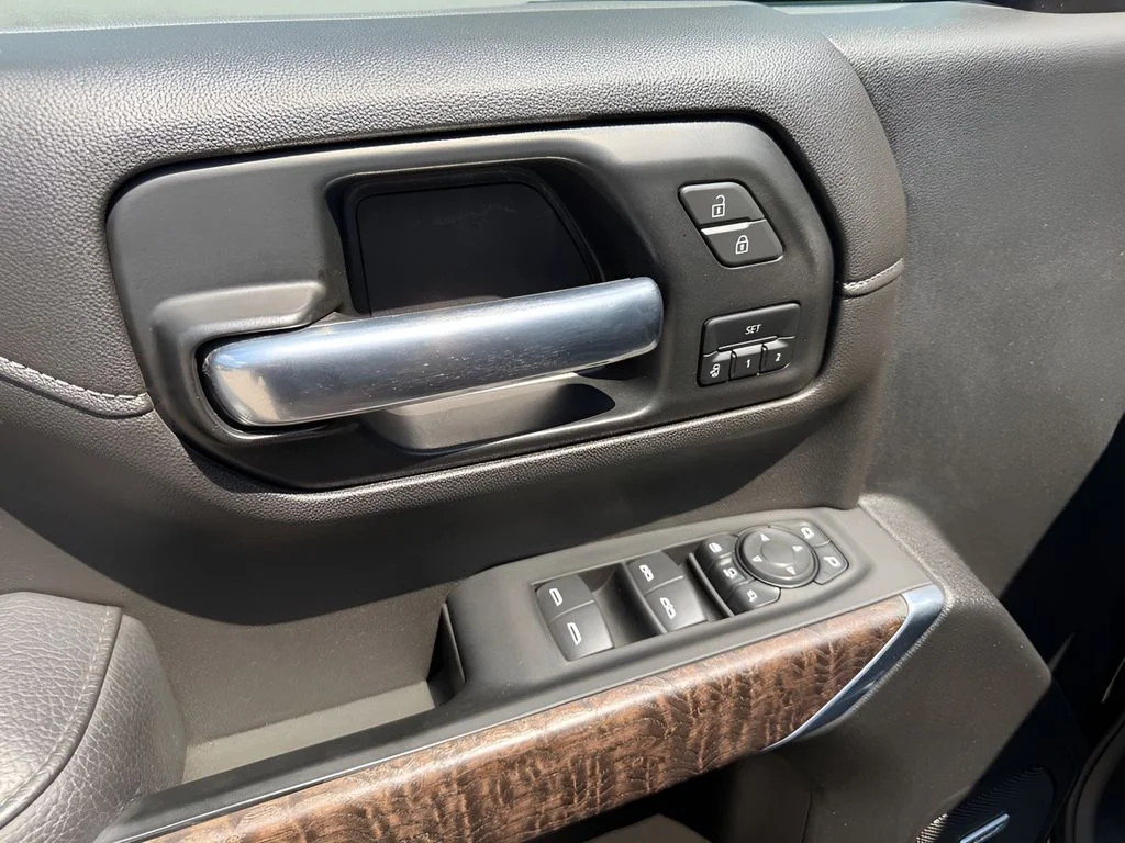 Used 2022 Black GMC Denali image 10