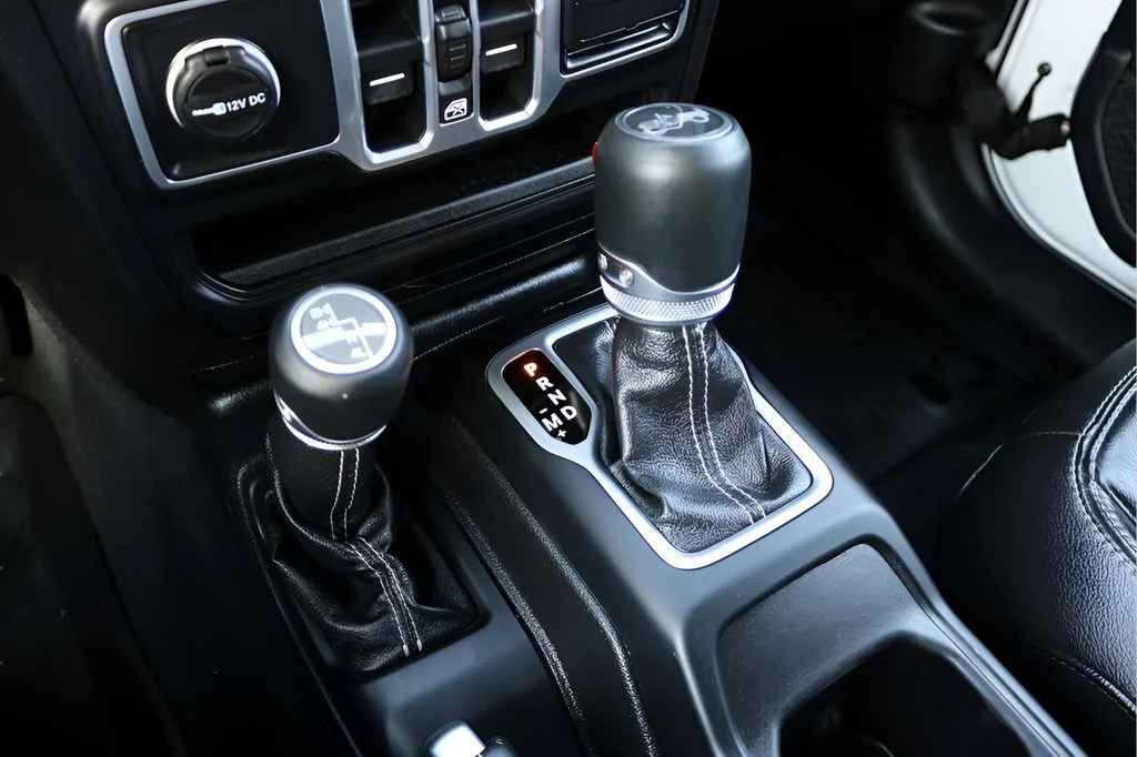 Used 2018 White Jeep Unlimited Sahara image 26