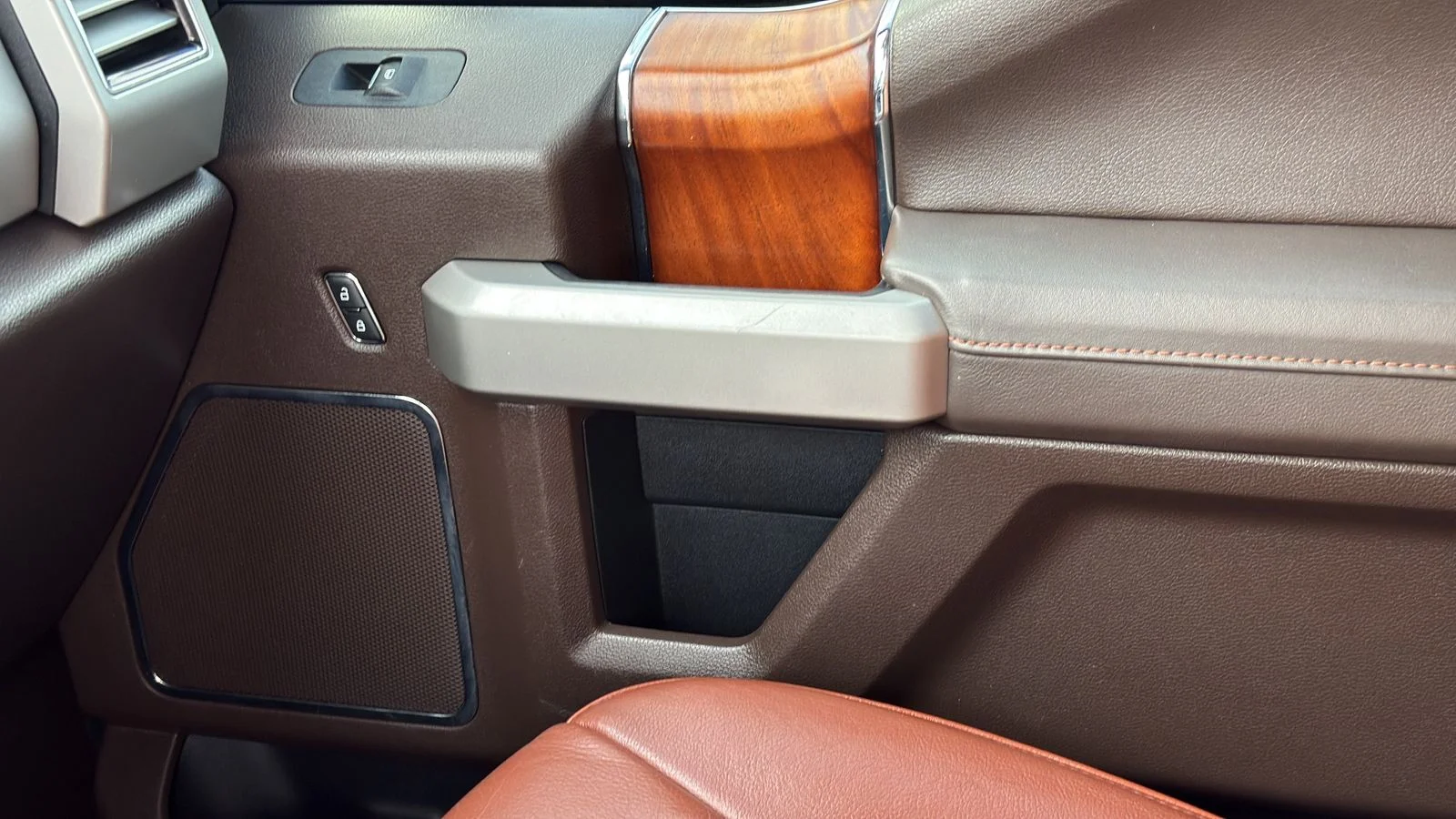 Used 2019 Gray Ford King Ranch image 23