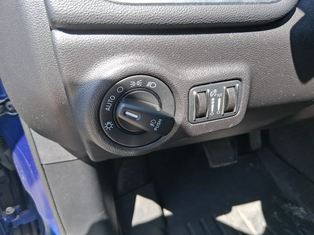 Used 2014 Blue Dodge Limited image 27