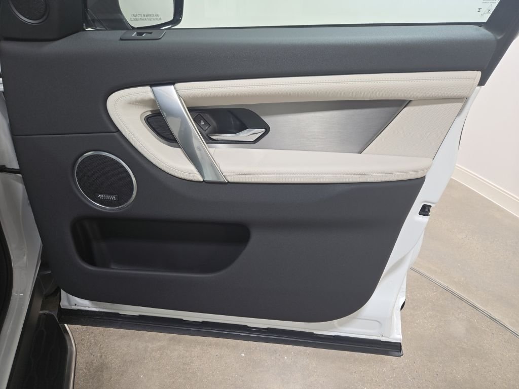 New 2026 Fuji White LAND ROVER  image 30