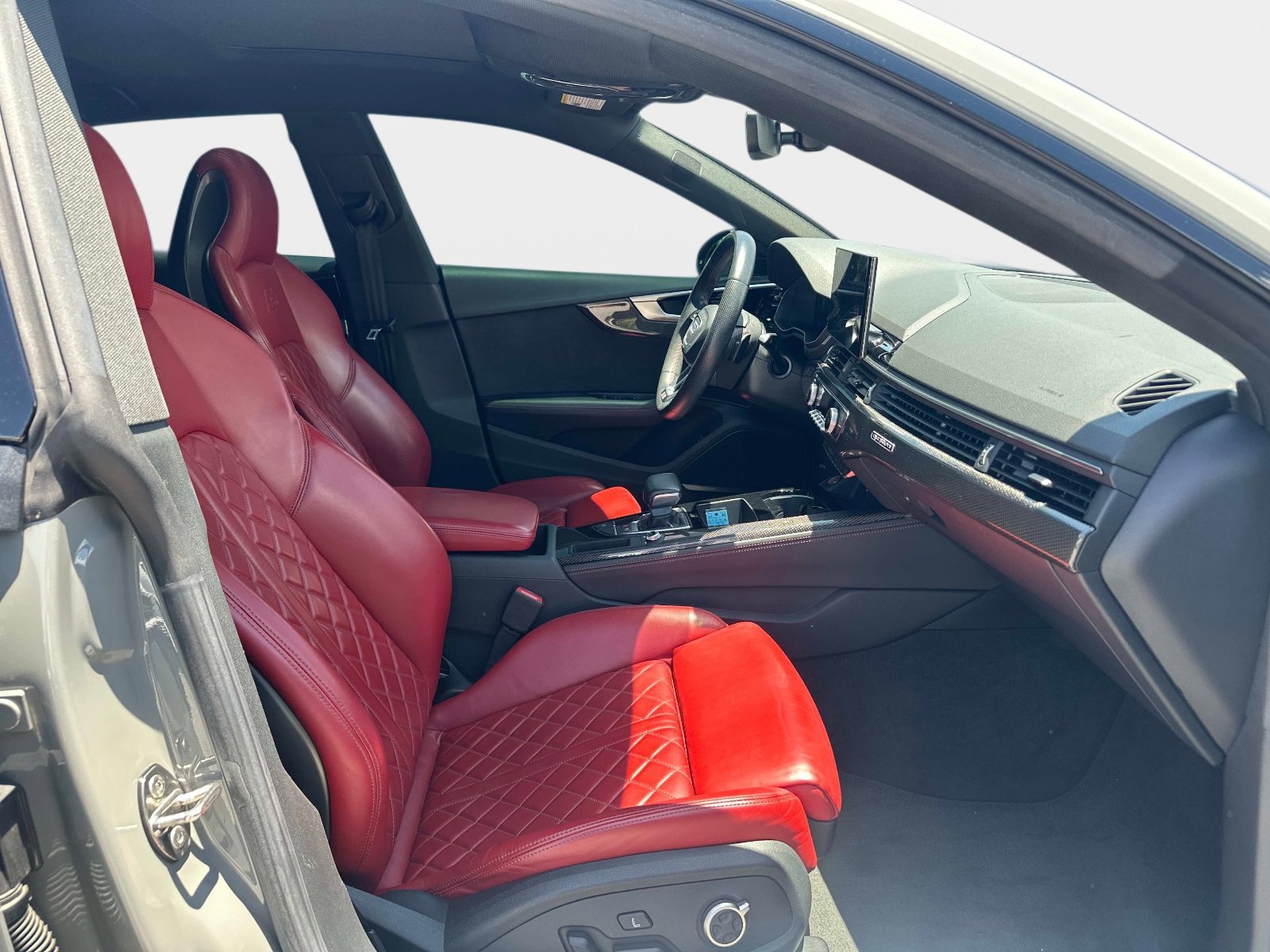 View vehicle photo 6