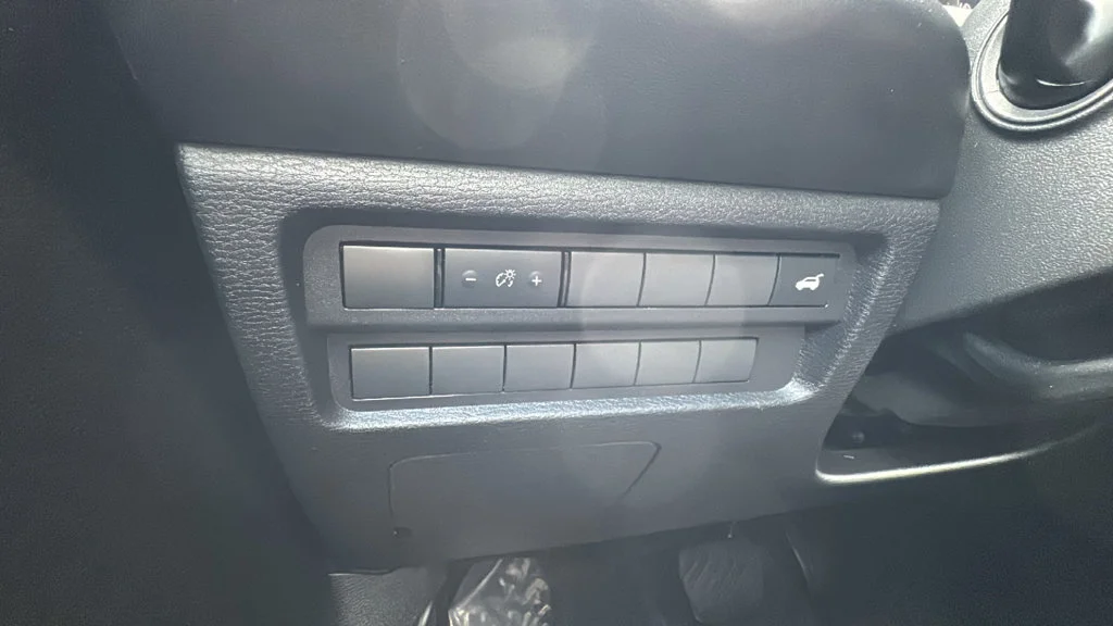 Used 2025 Gray Mitsubishi SE 2.5 S-AWC image 34