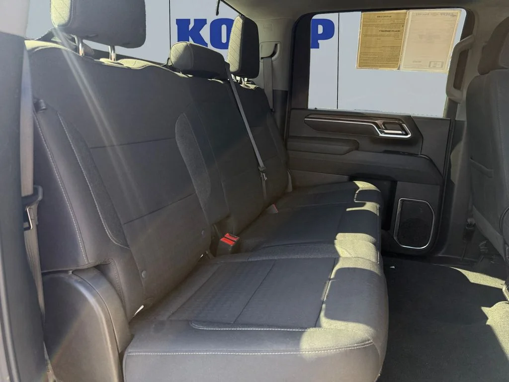 Used 2025 Summit White Chevrolet LT image 18