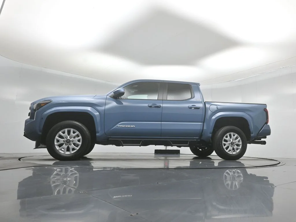 Used 2026 Blue Toyota SR5 image 7