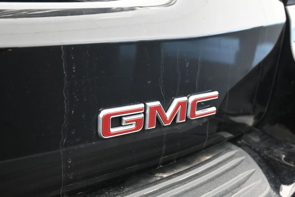 Used 2025 Onyx Black GMC Denali image 39