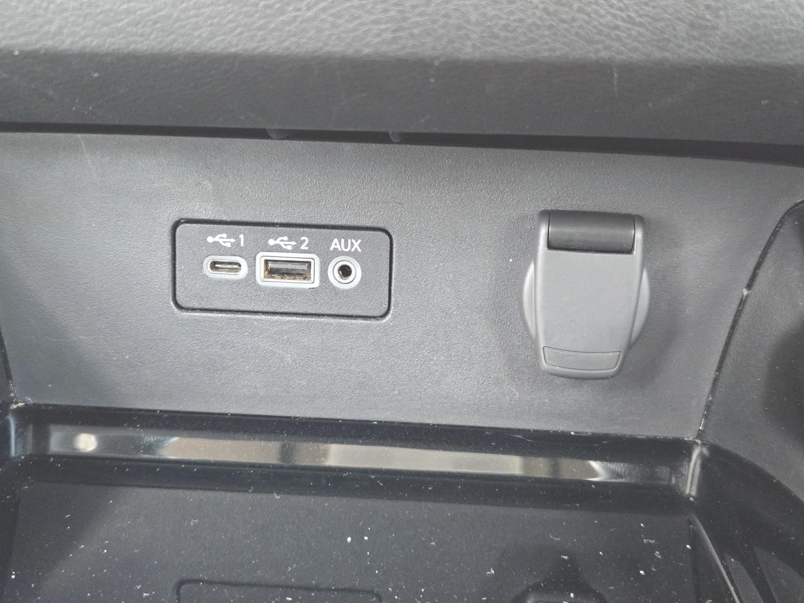 Used 2025 Gray Sky Pearl Nissan SR FWD image 13