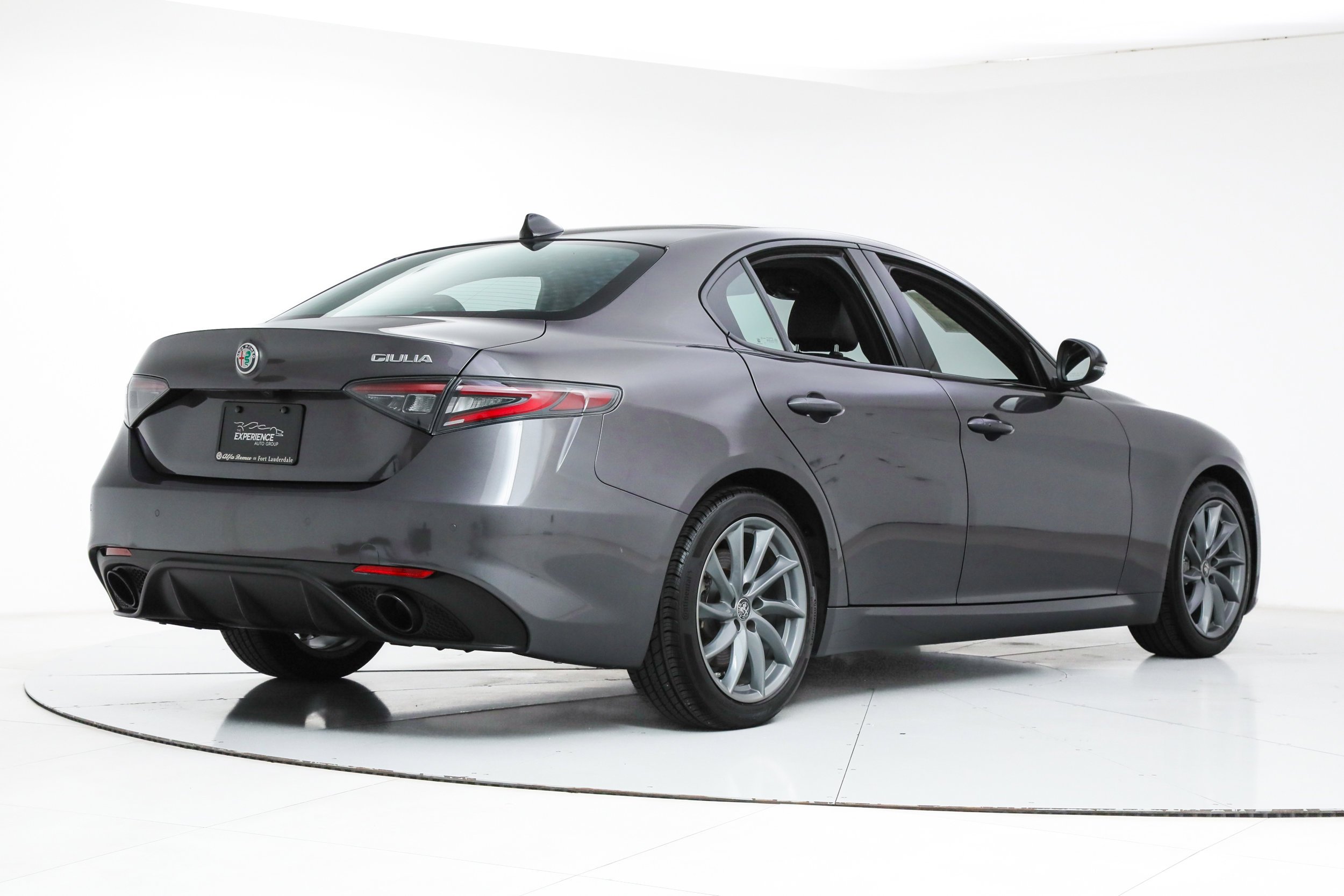 Used 2025 Gray Alfa Romeo  image 5