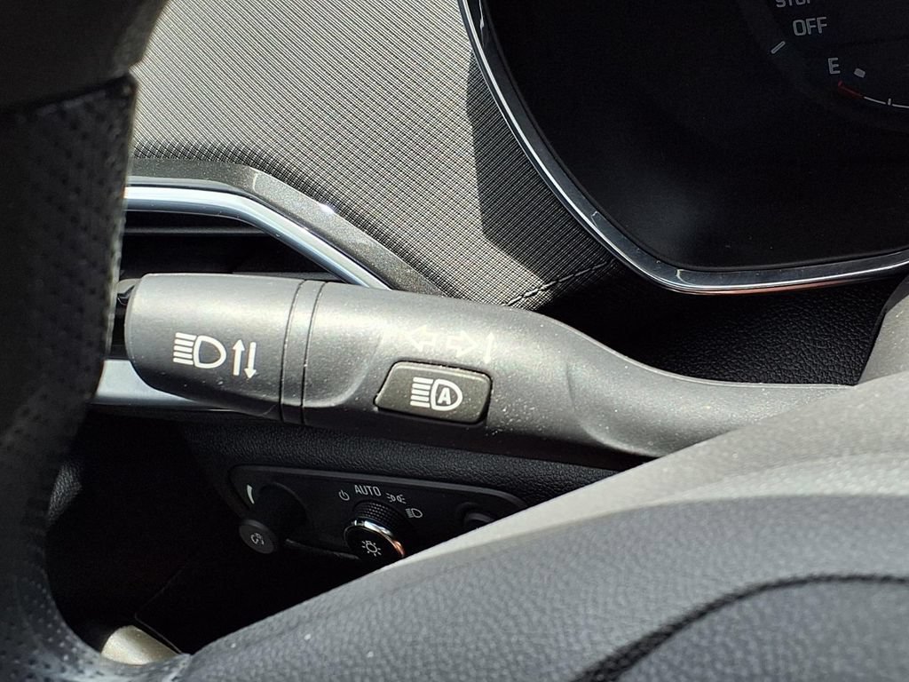 Used 2021 MOSAIC BLACK METALLIC Chevrolet LT image 23