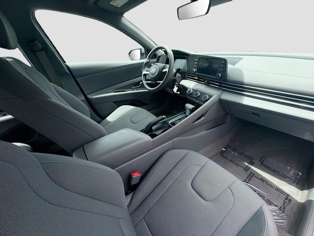 Used 2024 Silver Hyundai SE image 26