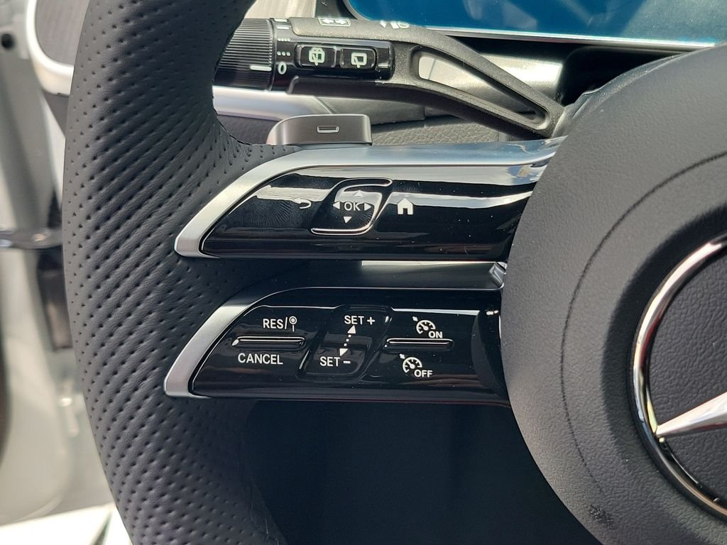 New 2026 MANUFAKTUR Moonlight White Metallic Mercedes-Benz GLC 300 image 25