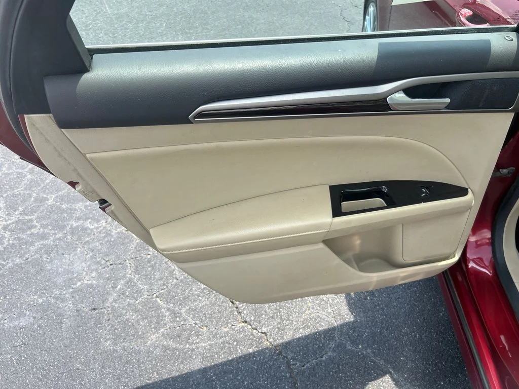 Used 2013 Red Ford SE image 21