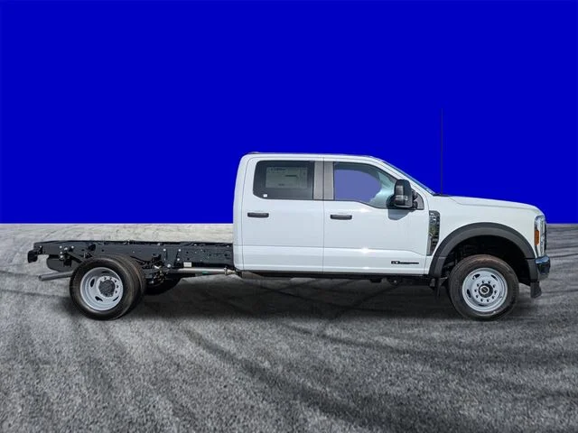 New 2026 Oxford White Ford F-450® XL image 3