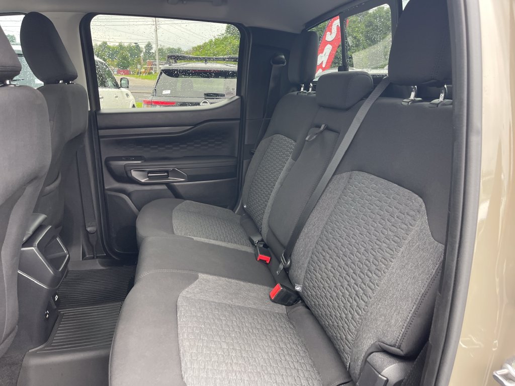 Used 2025 Green Ford XLT image 15