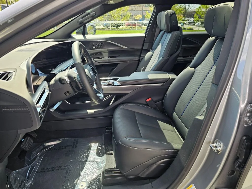 Used 2025 Argent Silver Metallic Cadillac Sport 1 image 20