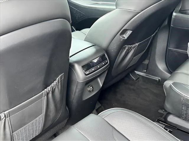 Used 2024 White Hyundai SEL image 16