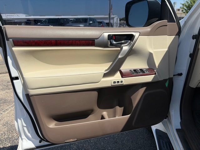 Used 2017 White Lexus 460 image 9