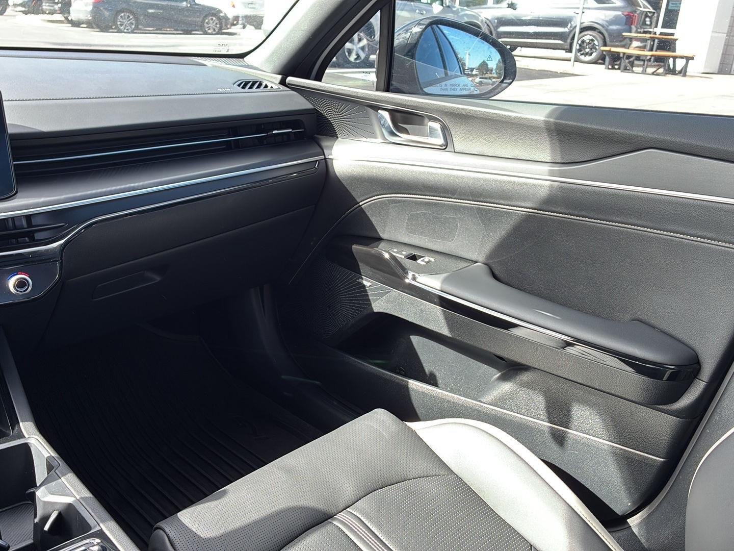 Used 2025 Snow White Pearl Kia GT-Line image 17