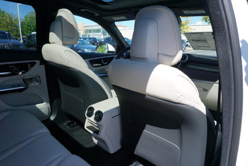 Used 2026 Polar White Mercedes-Benz GLC 300 image 59