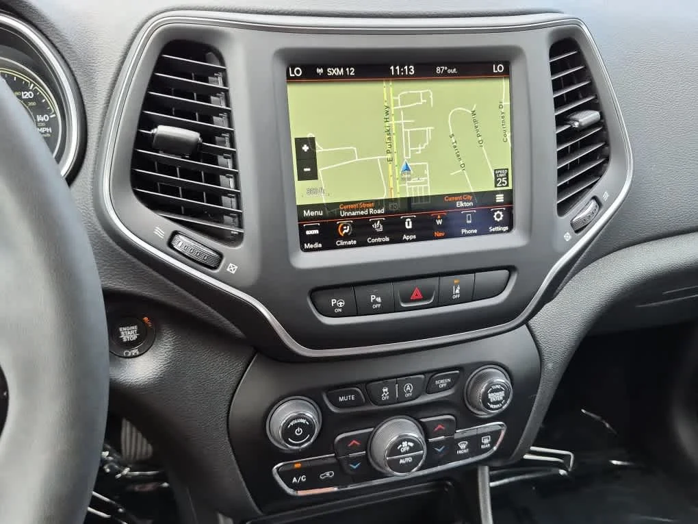 Used 2023 Diamond Black Crystal Pearlcoat Jeep Altitude Lux image 13