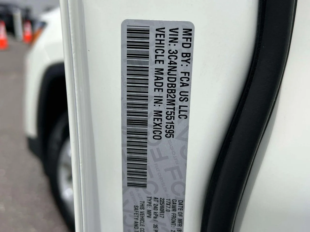 Used 2021 White Clearcoat Jeep Latitude 4x4 image 23